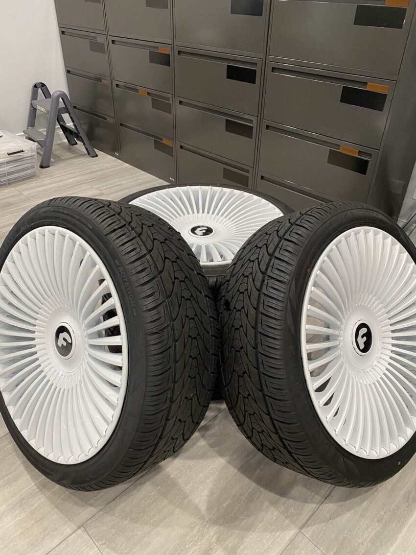 24” forgiato Trimestre ECL Bentley rims W/ Big Floating Caps! - Image 4